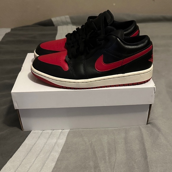 Nike air Jordan 1 low Men's Black and Red Low-Top Sneakers - Picture 1 of 5